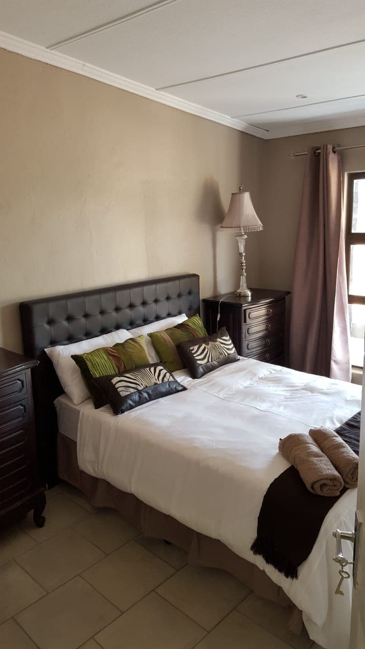 Swa-Zulu Game Lodge — bushveld, wildlife and lodge life